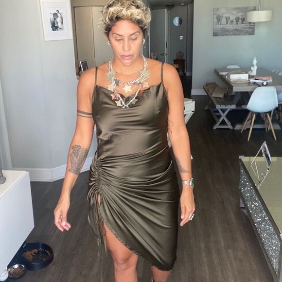 Vania Dress - Picture 2 of 3